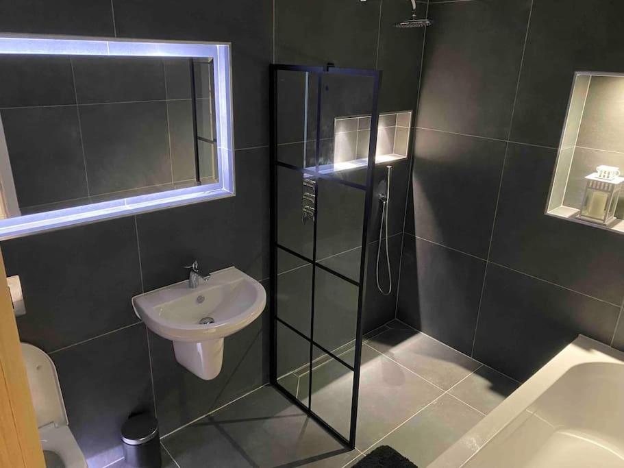 Stylish Apartment Near The Centre Of Χαρογκέιτ Εξωτερικό φωτογραφία
