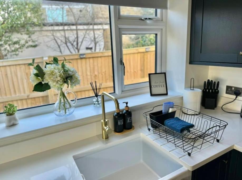 Stylish Apartment Near The Centre Of Χαρογκέιτ Εξωτερικό φωτογραφία