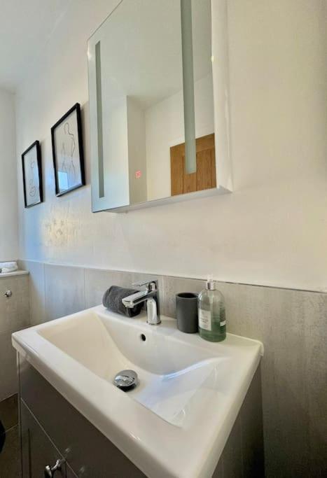 Stylish Apartment Near The Centre Of Χαρογκέιτ Εξωτερικό φωτογραφία