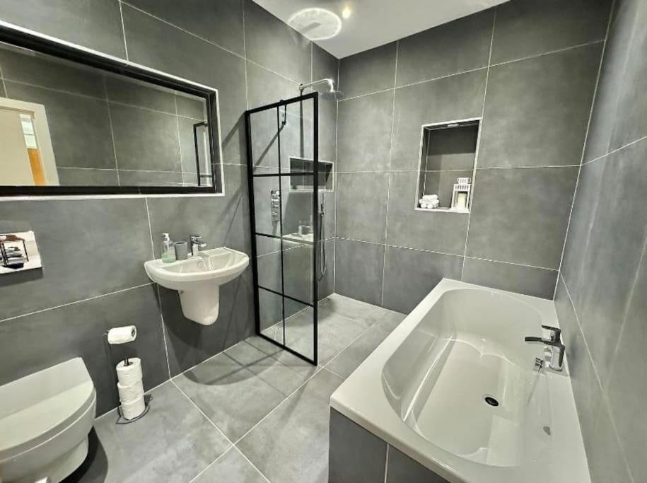 Stylish Apartment Near The Centre Of Χαρογκέιτ Εξωτερικό φωτογραφία